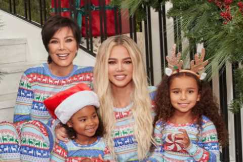 Khloe Kardashian slammed for ‘extreme editing’ in Christmas-themed pic with mom Kris Jenner,..