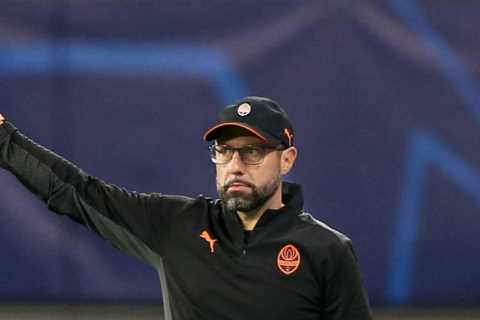 Brighton in talks with ‘ideal replacement’ Roberto de Zerbi to take over from Chelsea boss Graham..