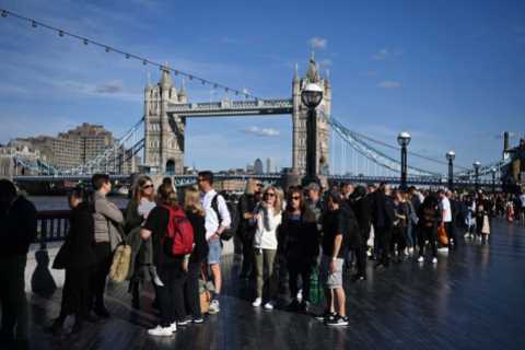 Queue to see the Queen’s coffin begins early shutdown as thousands wait 14 hours