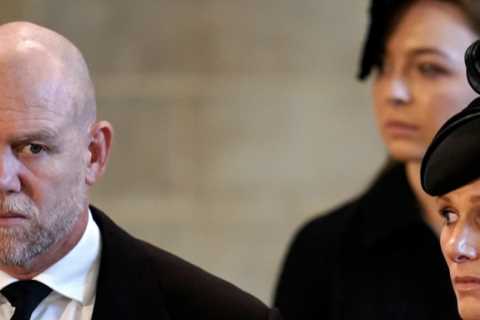Mike Tindall spotted being told off for breaking silence during the Queen’s procession when Zara..