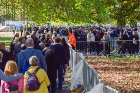 Queue to see the Queen’s lying-in-state coffin will close TODAY
