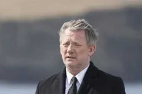 Shetland actor Douglas Henshall faces huge backlash over conspiracy the Queen’s coffin is EMPTY
