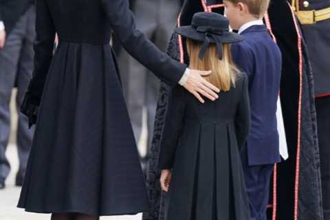 Princess Kate praised by royal fans as she reassures Prince George and Charlotte with single gesture