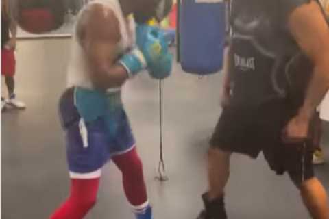 ‘He really doesn’t stop’ – Watch Floyd Mayweather, 45, in training with boxing legend set to fight..