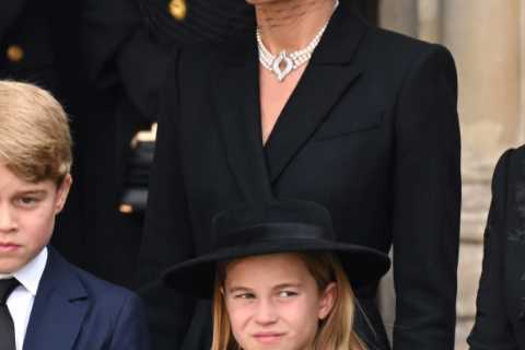 Sweet moment between Kate &amp; Princess Charlotte at Queen’s funeral spoke volumes about her as..