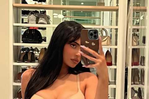 Kylie Jenner nearly busts out of her nude bra and baggy jeans in sultry selfie inside massive..