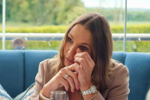 Billie Faiers’ lookalike mum breaks down in floods of tears over health issue