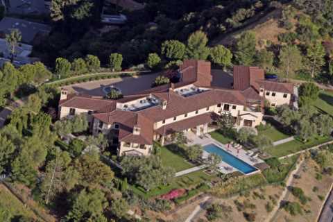 Tyler Perry reveals why he lent Meghan Markle and Prince Harry his $18million Beverly Hills mansion ..