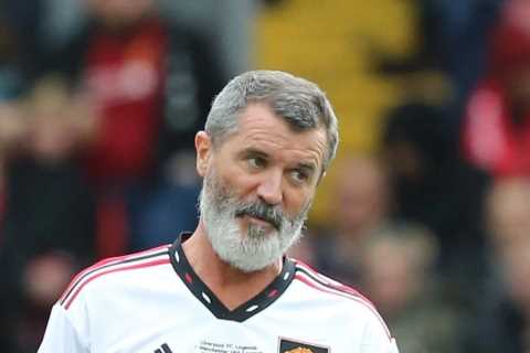 Roy Keane BOOED by Liverpool fans as he comes on for Man Utd legends before hardman shrugs off..