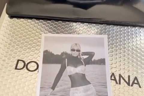 Kim Kardashian’s waist looks tinier than ever in Dolce &amp; Gabbana skirt &amp; bra in glam shots..