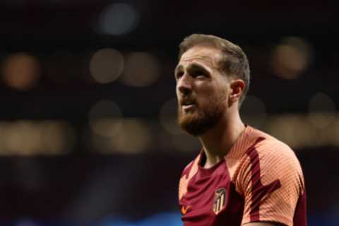 Man Utd in Jan Oblak transfer boost as Atletico Madrid eye Aston Villa star Emi Martinez as..