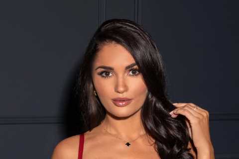Love Island’s India Reynolds looks red hot as she models slinky lingerie