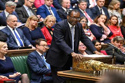 The Govt ‘won’t U-turn on £45bn of tax cuts’ amid plummeting pound, reveals Treasury minister