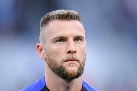 Chelsea look to land Inter Milan defender Milan Skriniar on free transfer but face battle with two..