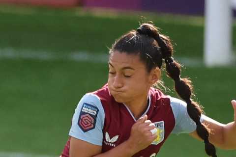 Leat’s shootout saves help Aston Villa seal win in Conti Cup clash with Manchester United