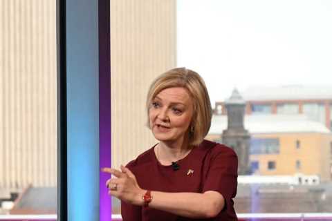 Liz Truss accused of throwing Kwasi Kwarteng ‘under the bus’ as she blames controversial tax cut on ..