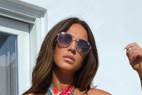 Vicky Pattison looks slimmer than ever as she jokes about her ‘thick thighs’ in a bikini after..