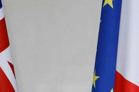 Britain and France agree to tackle small boats crisis and crackdown on ‘criminal gangs trafficking..