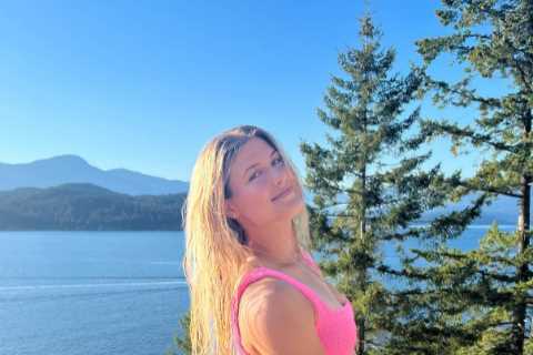 Eugenie Bouchard relaxes in pink bikini as tennis beauty prepares for Transylvanian Open