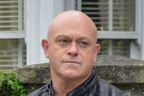 EastEnders viewers convinced Grant Mitchell will make explosive return as Phil drafts in backup