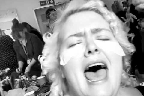 Strictly’s makeup-free female celebs have an amazing singing session in rare behind the scenes peek ..