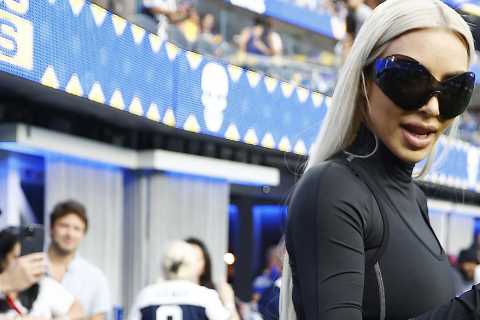 Kim Kardashian shows off thinner-than-ever arms &amp; disappearing waist in skintight spandex..