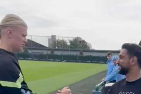 Amir Khan meets Erling Haaland, Jack Grealish &amp; Man City squad at training weeks after Fergie..