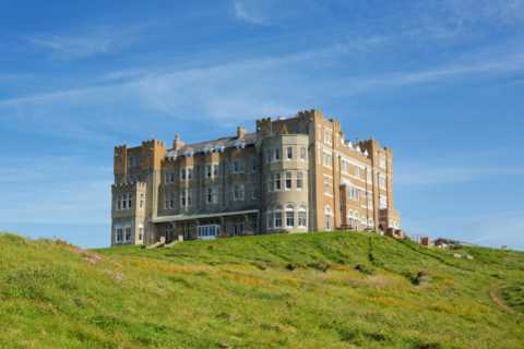 Government tried to rent a CASTLE to put up illegal immigrants as 1,000 arrive daily