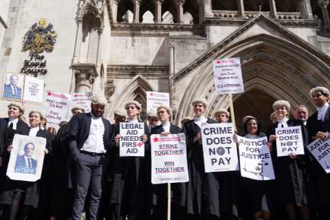 Barristers end months of strikes with 15 per cent pay rise deal – as crown court backlog sits at 60,..