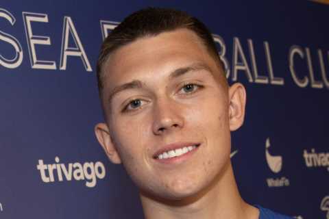 Chelsea new-boy Gabriel Slonina to fly into London and link up with Blues this week following £12m..