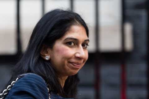 Home Secretary to demand British boots on French beaches to curb migrants crossing Channel