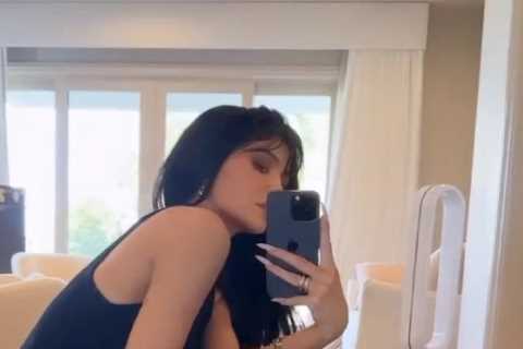 Kylie Jenner’s bare butt pops out of super short black minidress as she shows off sexy pose in NSFW ..