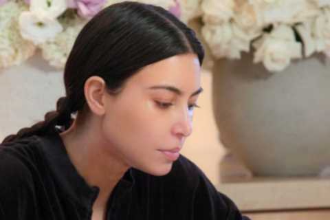 Kardashian fans mock Kim after they spot her eating ‘disgusting’ breakfast with mom Kris Jenner in..