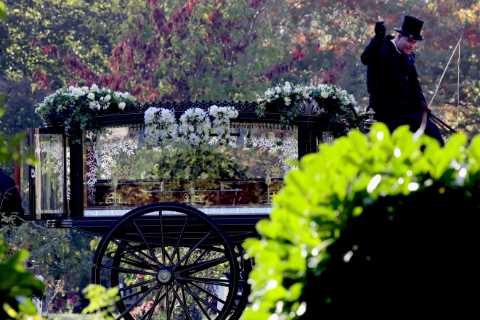 Jacqueline Jossa reunites with EastEnders royalty in emotional first look at Dot Cotton’s funeral