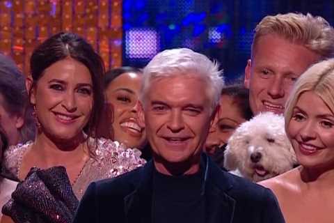 Holly Willoughby and Phillip Schofield booed at NTA Awards as backlash over Queen queue-jump row..