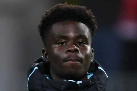 Fans all say the same thing as Bukayo Saka and Arsenal squad wear iconic Arsene Wenger coat for..