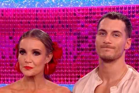 Helen Skelton’s mum on brink of tears as Strictly star thanks parents for support after ex reveals..