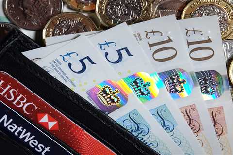 Warning for thousands on Universal Credit over major change that could see families lose £1,000 a..