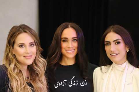 Meghan Markle sends secret message as she poses in slogan T-shirt for new picture