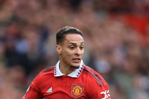 Ferdinand slams Man Utd duo Sancho and Antony for not ‘killing’ full-backs and tells them to copy..