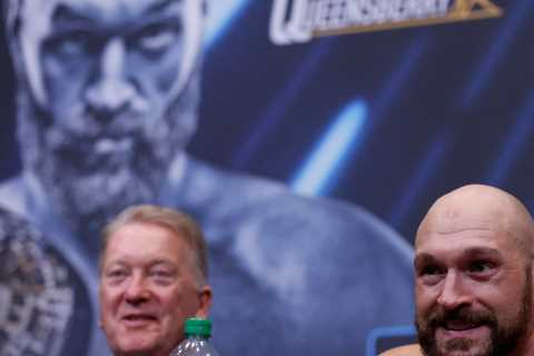 Tyson Fury counts his winnings after betting Frank Warren £10,000 that Anthony Joshua would NOT..