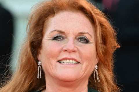 How old is Sarah Ferguson, when did she and Prince Andrew divorce and who are daughters Beatrice..