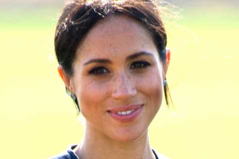 Meghan Markle ‘watched as aide demanded duchess get private area &amp; name-dropped Harry at posh..