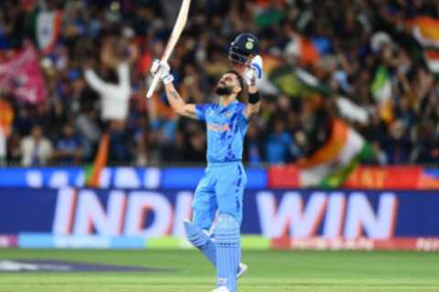 ‘Best game of cricket EVER’ – India beat rivals Pakistan on final ball in World Cup classic leaving ..
