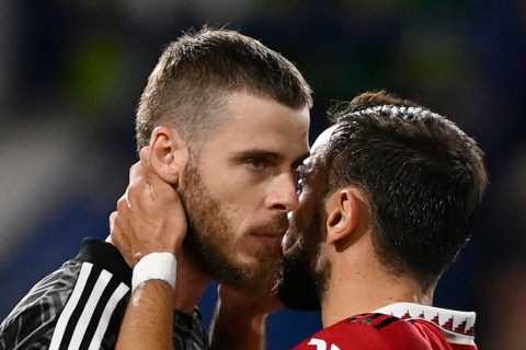 Fans all saying same thing after Fernandes is seen giving de Gea advice before Jorginho penalty in..
