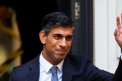 Rishi Sunak gets to work for his first day as PM after vowing to get grip on economy as speculation ..