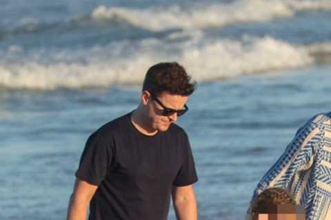 I’m A Celeb’s Dec enjoys time with baby Jack and family on the beach in Australia before show kicks ..