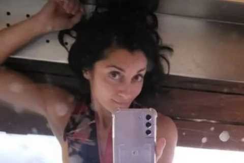 Emmerdale’s Rebecca Sarker, 47, wows fans as she strips to her swimsuit