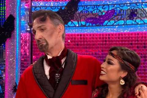 Strictly viewers convinced bosses ‘stepped in’ after Tony Adams stops show to make apology to..