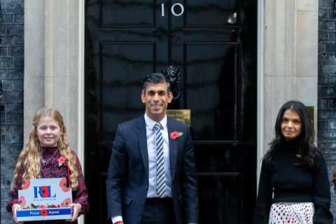 Rishi Sunak’s puppy given poppy as new PM donates to Royal British Legion